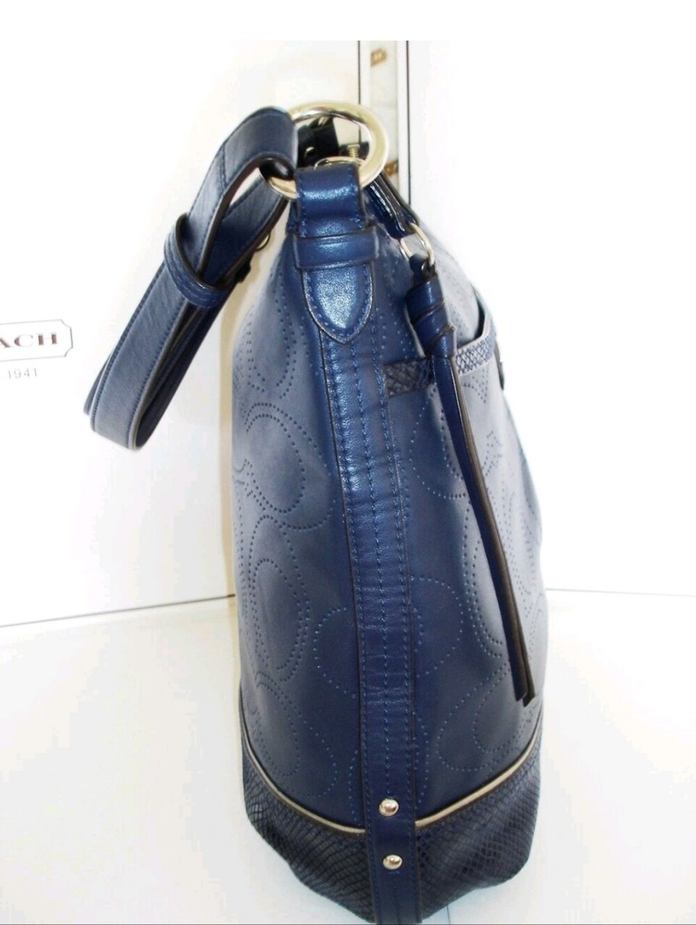 Coach Park Perforated Sig C Leather Duffle Snake Emboss Leather Trim Authentic - Picture 4 of 13